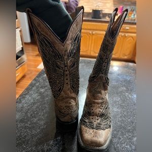 Size 6 Teen Corral boots